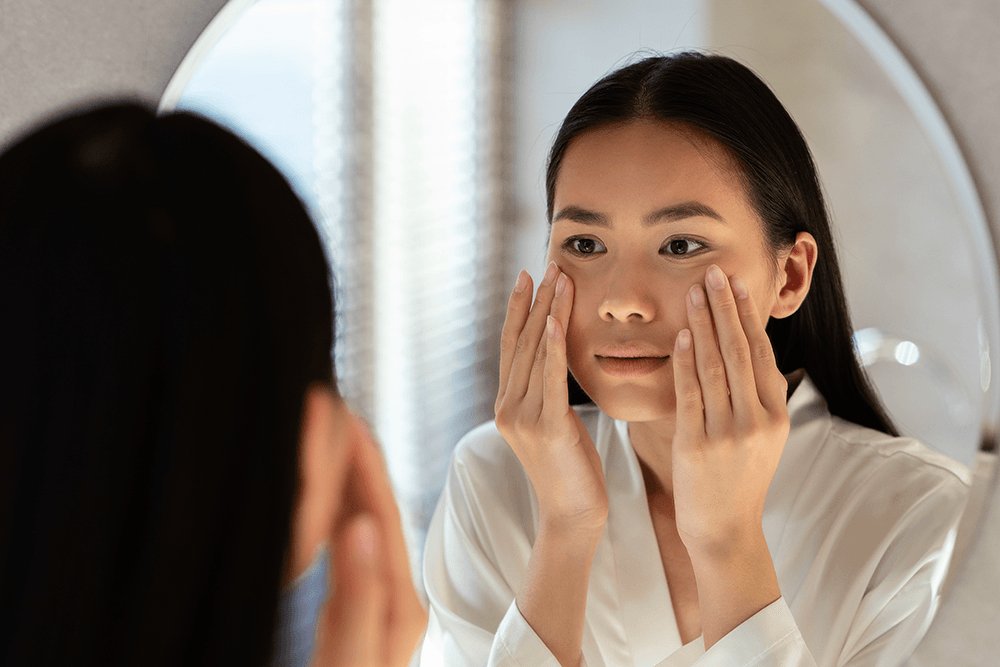 朝起きたら肌がオイリー!でも夜は乾燥肌に。その原因は? - 【公式サイト】SNOW FOX SKINCARE オンラインショップ