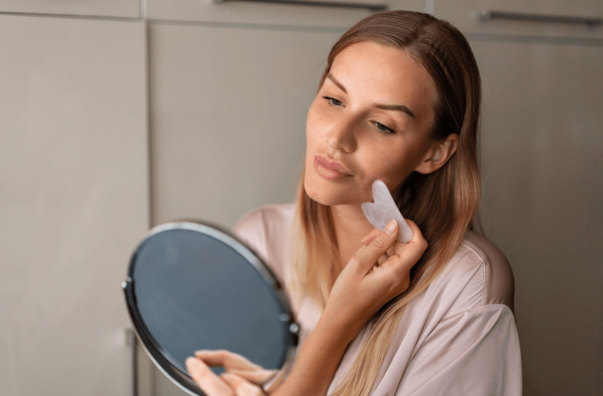 シートマスクの効果を上げる! 手軽に取り入れられるかっさの魅力 - 【公式サイト】SNOW FOX SKINCARE オンラインショップ