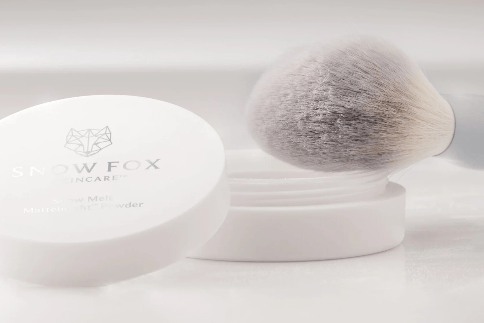 乾燥する冬こそ、仕上げにパウダーを。うるおいを守る新習慣 - 【公式サイト】SNOW FOX SKINCARE オンラインショップ