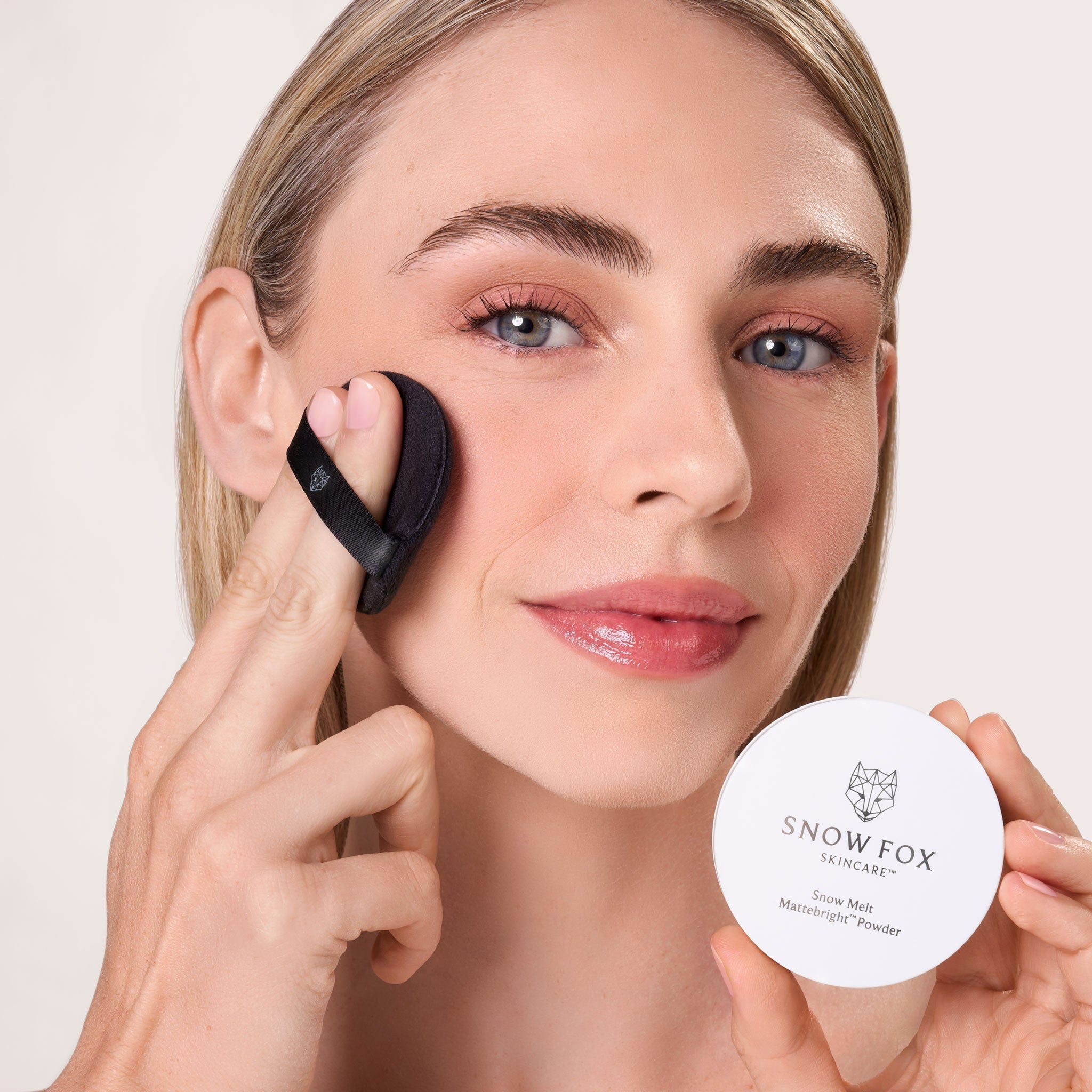 スノーメルト モイスチャー マットブライト パウダー(5.5g)_SFSMSP